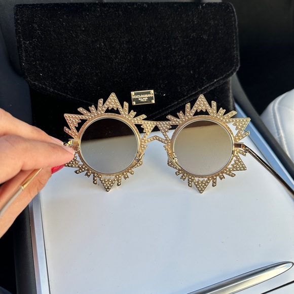 - Authentic DOLCE & GABBANA Star Shaped Sunglasses with Gold Metal and Crystals - Picture 3 of 5